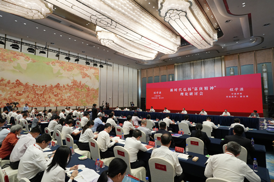 程學(xué)源在廈門(mén)出席“新時(shí)代弘揚(yáng)‘嘉庚精神’理論研討會(huì)”并講話