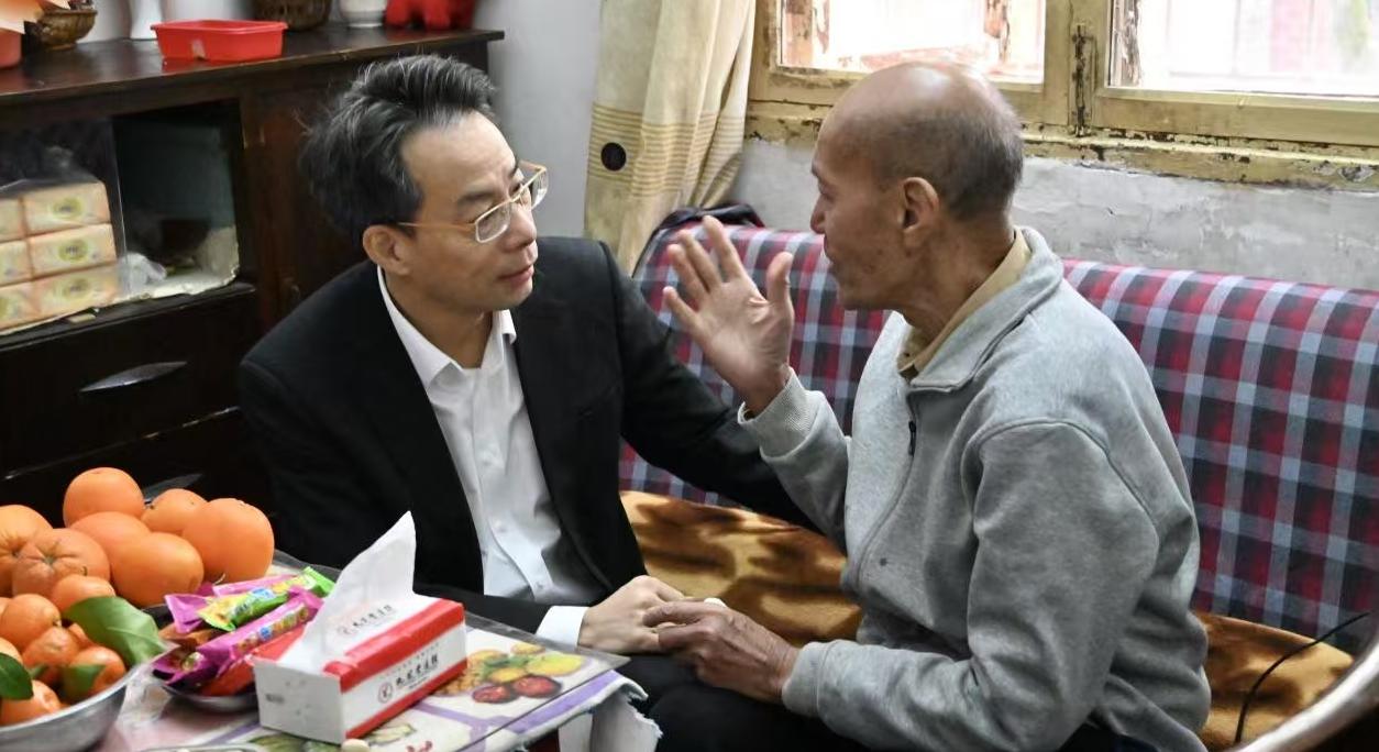 連小敏在湖南、上海走訪慰問歸僑僑眷及僑界代表人士