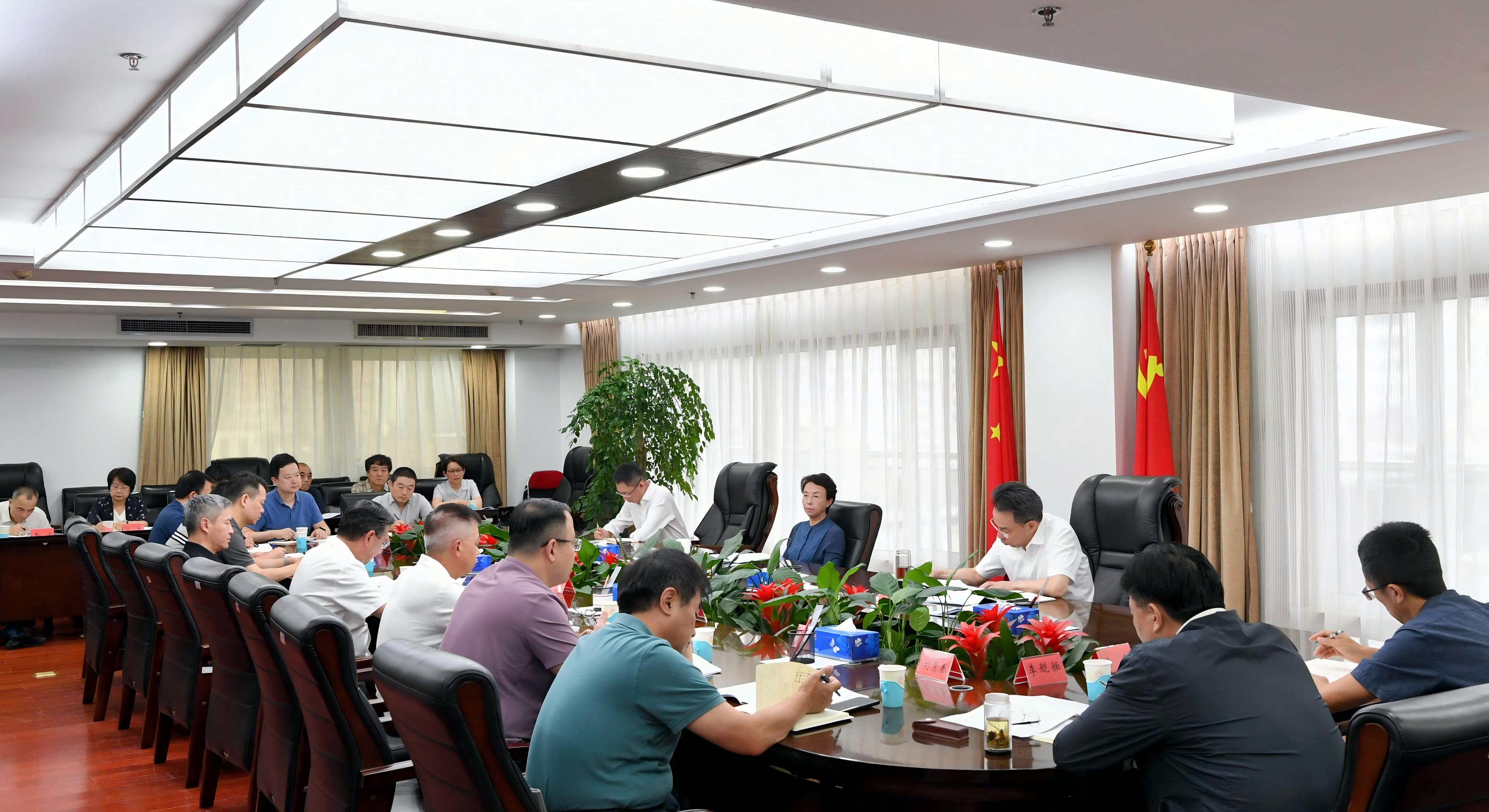 中國僑聯(lián)召開黨組理論學習中心組（擴大）學習暨深入貫徹中央八項規(guī)定精神學習教育總結會