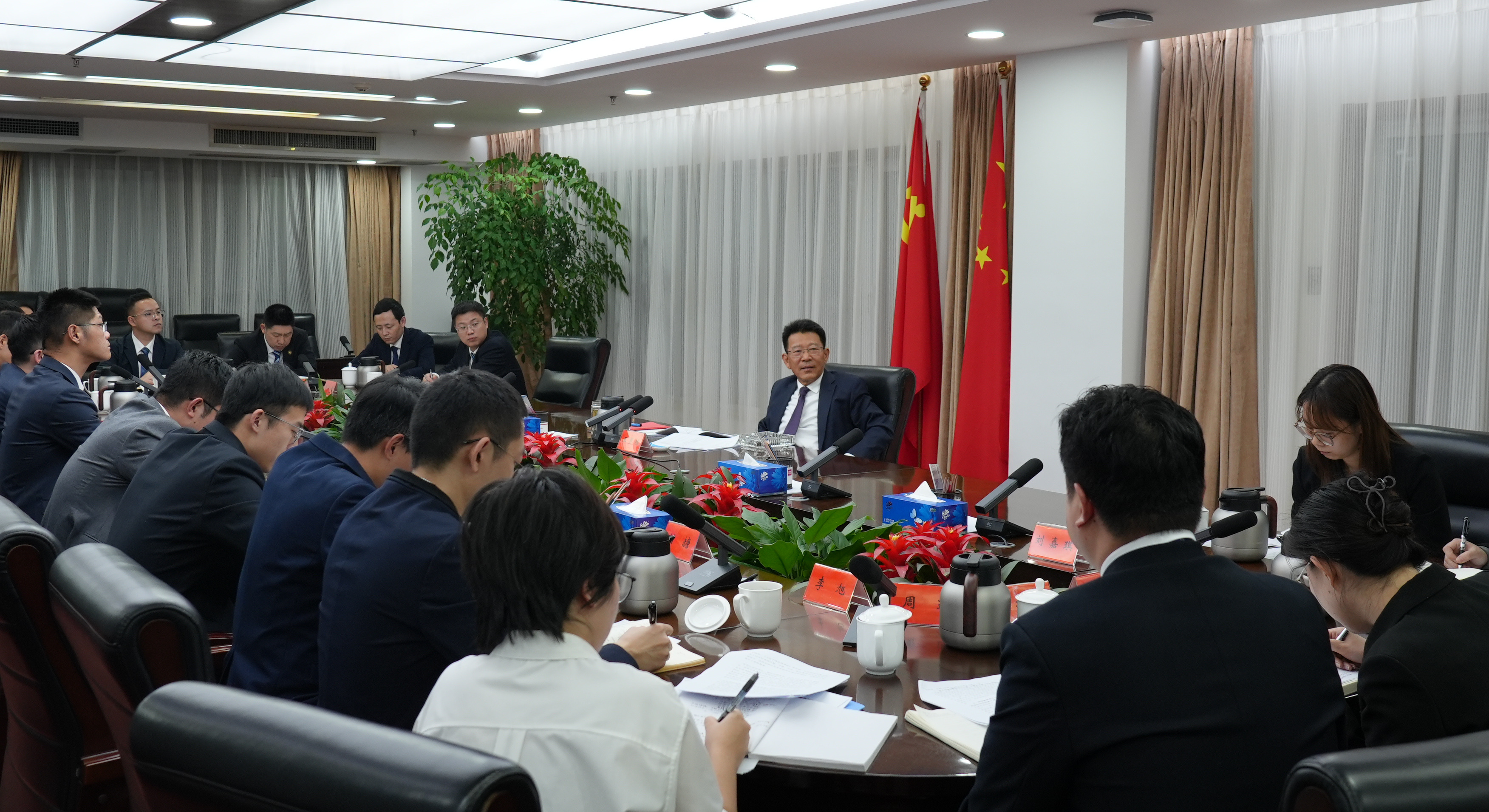 王靈桂主持召開中國僑聯第二批青年干部代表座談會